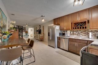 Steps to Gulf Updated Duplex in Redington Shores! - 1