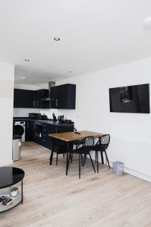 Luxury 6 bed Home in Sheffield - Neepsend - 5