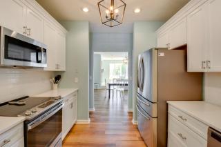 Clemson Game Retreat Lakefront Keowee Key Condo - Salem - 4