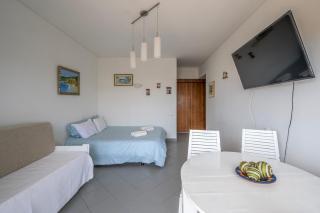 Beachfront studio with incredible views - 6