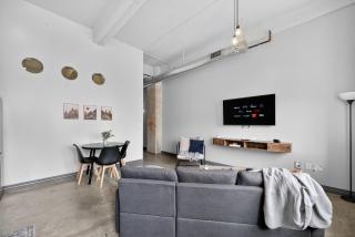 Stunning Downtown Apartment with Pool, Laundry, Parking - 3