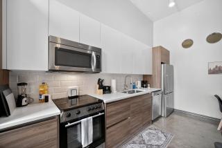 Stunning Downtown Apartment with Pool, Laundry, Parking - 5