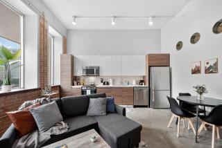 Stunning Downtown Apartment with Pool, Laundry, Parking - 6