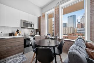 Stunning Downtown Apartment with Pool, Laundry, Parking - 6