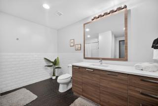 Stunning Downtown Apartment with Pool, Laundry, Parking - 1