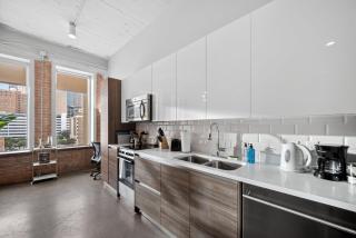 Stunning Downtown Apartment with Pool, Laundry, Parking - 6