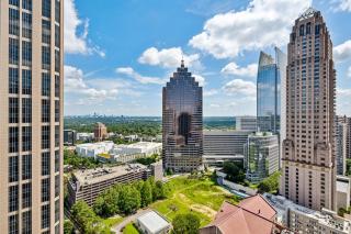3BR Penthouse Highrise Central & Luxe - 7