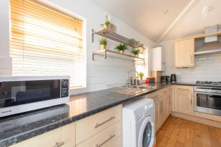 Lovely 3-bed 20 minutes to Central London - 2