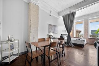 Stunning Downtown Apartment with Pool, Laundry, Parking - 6