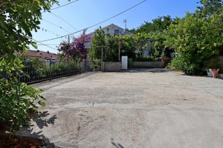 Apartments with parking space Lopar, Rab - 24617 - 2