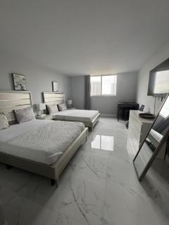 Miami Beach Resort Paradise-Ocean View Apartments - 3