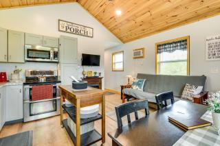 Cozy New York Abode - Porch, Near Fishing and Hiking - - 4