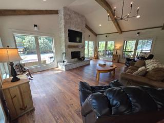 Hummingbird Cabin with a private hot tub - Bryant - 6