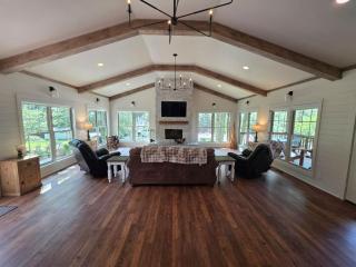 Hummingbird Cabin with a private hot tub - Bryant - 1