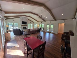 Hummingbird Cabin with a private hot tub - Bryant - 2