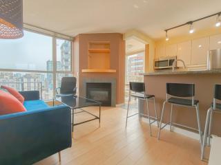 DT Condo Nice View 2 BDR & Bath at Robson Square - 9
