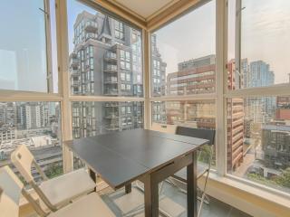 DT Condo Nice View 2 BDR & Bath at Robson Square - Vancouver - 5
