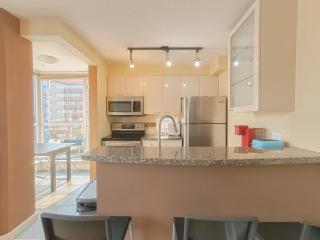 DT Condo Nice View 2 BDR & Bath at Robson Square - Vancouver - 4