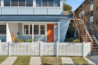Seabreeze - Macauley's Retro Beachside Vibes - 2