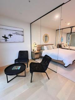 Melbourne's Premium on Spencer - 0