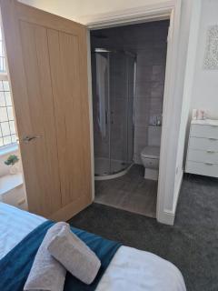 6 bedroom house with Riverviews - Free parking - Preston - 4