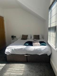 6 bedroom house with Riverviews - Free parking - Preston - 1