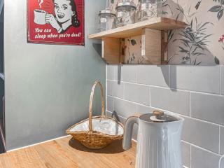 Teddy's Cottage - - 6