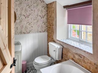 Teddy's Cottage - - 5