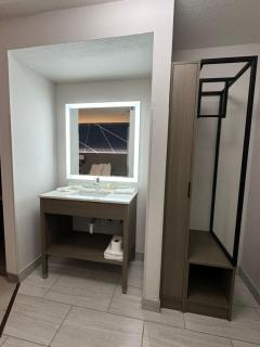 Halsted Inn and Suites Harvey - Chicago Southland - 7