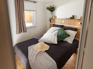 Mobil-home confortable avec terrasse pour 4 personnes - API-1-52-528 - 9