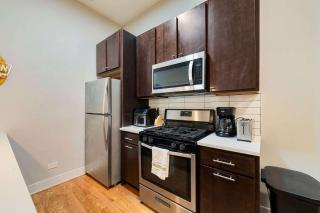 Spacious Pilsen 4 Bed 4 Bath Family Retreat - 5