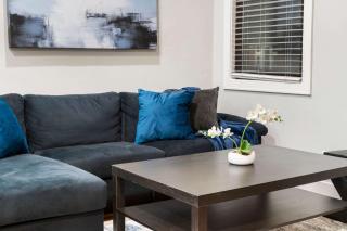 Spacious Pilsen 4 Bed 4 Bath Family Retreat - 4