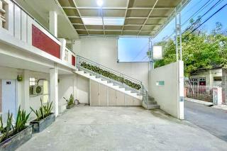 Urbanview Syariah Oemah Isun Homestay Cirebon by RedDoorz - Tangkil - 4