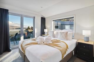 Gorgeous 3 Bedroom Central Lake Views - 9