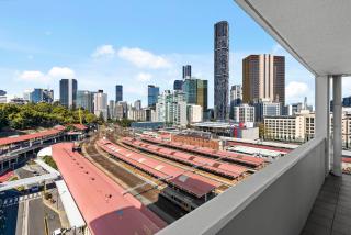Stylish 3BR - Huge Park on Doorstep - 5 min to CBD - 6