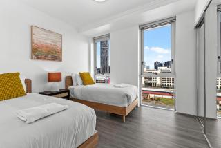 Stylish 3BR - Huge Park on Doorstep - 5 min to CBD - 2