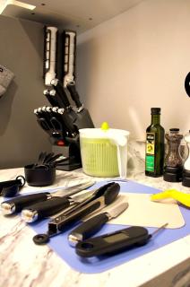 Cozy Bachelor Suite with Kitchenette - Near Downtown - 7