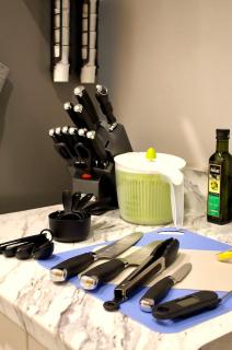 Cozy Bachelor Suite with Kitchenette - Near Downtown - 6