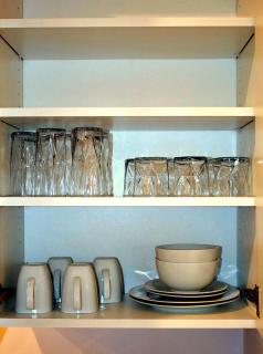 Cozy Bachelor Suite with Kitchenette - Near Downtown - 4