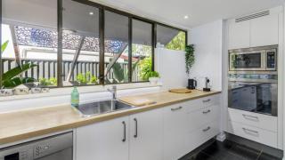 Best Friends Beach House - 7