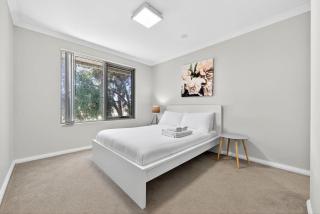 Stylish Rockingham Getaway 2BR Coastal Apartment - 5