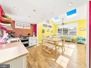 Ocean Side Private Yard Beach Badges Deck Patio Wifi Washer & Dryer Keurig - 0