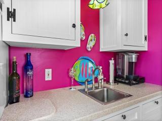 Ocean Side Private Yard Beach Badges Deck Patio Wifi Washer & Dryer Keurig - 6