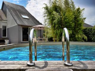 Family Retreat with Pool - Virton - 0