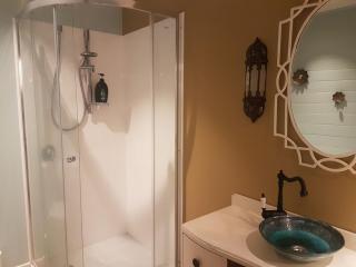 6min to CBD - Private & Quiet Affordable Apartment - Privately Owned - 5