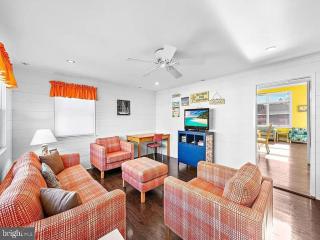 Ocean Side Private Yard Beach Badges Deck Patio Wifi Washer & Dryer Keurig - 2