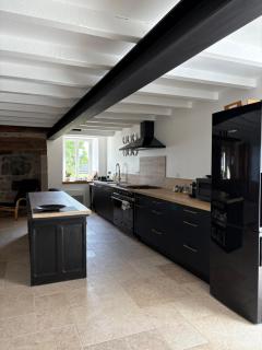 Maison de campagne, 136 M2, 4 pers, grande pièce de vie, 2 chambres, 2 salons, Cantal - 1