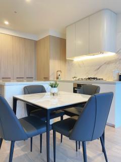 SkyGarden Luxury Condo The Glen by Live Local - 8