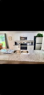 beautiful palmwood drive bungalow - 2