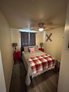 Authentic Remodeled Taber Street Railroad House - 8